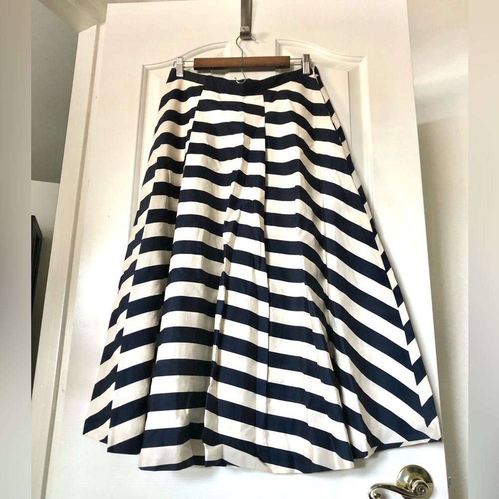NWOT H&M Navy and White Striped A-Line Full Skirt With Pockets.